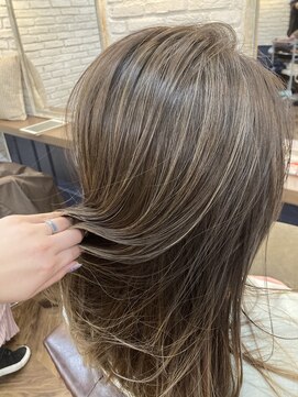 レンヌ 府中(Rennes) ハイライトグレイカラー