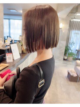 ロット 横浜(lot) ぱつっとボブ/ショートボブ/ツヤ髪[横浜駅]