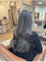 エイミーバイアフロート(amie by afloat) ハイライトでつくるアッシュグレーカラー◎