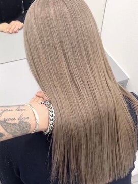 リトバイトゥルークリエイション 大宮(Re:to by True Creation) 【ケアブリーチ】シフォンミルクティーベージュ×艶ストレート