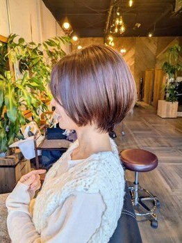 人気のショートは、一人ひとりに合わせたフォルムが重要！襟足とトップの絶妙なバランスで後ろ姿もキレイ☆