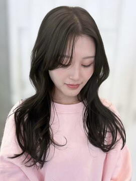 顔まわりが可愛い透明感ブラウン×くびれレイヤー