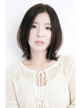 顔まわりレイヤーの上品ミディ