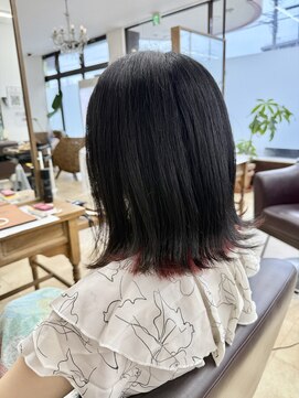 トップスタイル リッチ こなれ感を演出する外ハネスタイル