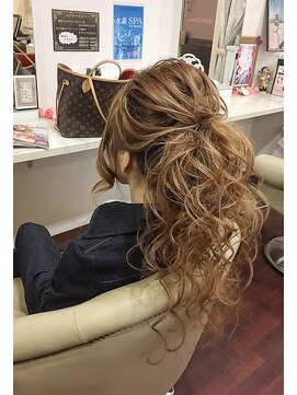 ムーンロータス(Moon Lotus) ポニテール風アップ