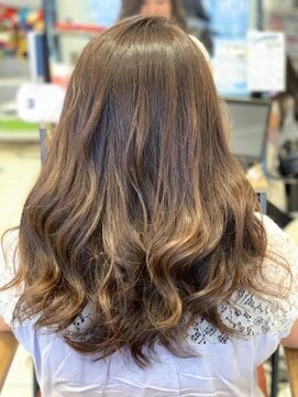 クアトログランシュ ひたちなか店(QUATRO×GranCieux) 重めな くせ毛風ウェーブ