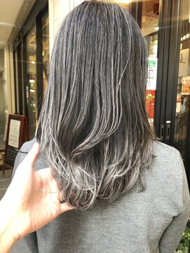 ニディー バイ デイジー(Nidee by Daisy) 外国人風ハイライト