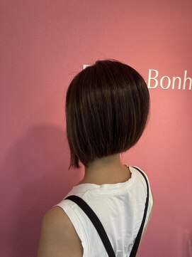 ポルトボヌール(Porte-Bonheur) 脱白髪染めハイライトカラー、前下がりボブ