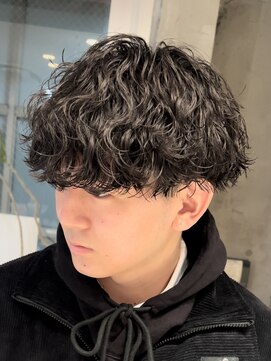 フィフス トウキョウ (fifth TOKYO) センターパートツイストスパイラルパーマメンズマッシュパーマ