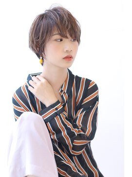 オーロ(ORO) 斜めバングショートヘア