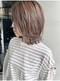 レイヤーカット×スモークベージュカラー