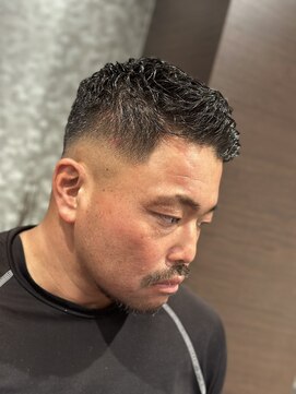 ゼロスバーバー(0's BARBER SHOP) スキンフェード/アイロンパーマ/短髪/バーバースタイル