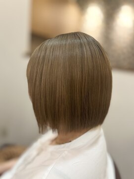 フリージア(freesia) ダブルカラー/ミニボブ/髪質改善/ミルクティー