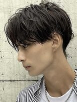 フィフス(fifth)&nbsp;微分けセンターパート緩めツイストスパイラルパーマ刈り上げ黒髪