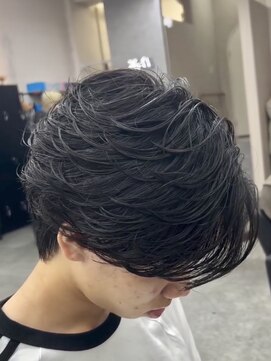 グロップ 町田(GLOP) 自然な毛流れと束感のフェザーパーマ