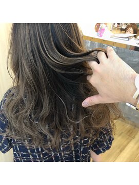 ルービック 難波(Rubik's) 細めハイライトで作るコントラストデザインイルミナカラー