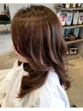 グラフ(GLaugh) ふんわりレイヤーミディー