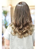 イリーブ(elieve)&nbsp;白髪染めされている方もグラデーションカラーでお洒落カラーへ