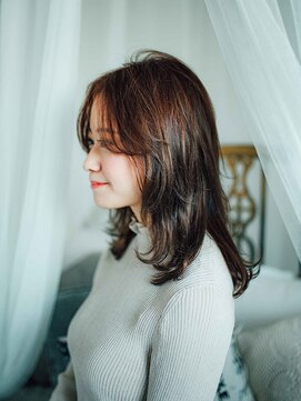 カラーサロンビスカリア 相模原エリア 淵野辺駅店(Color salon Biscaria) ツヤ感☆センターパート☆レイヤー［淵野辺］