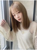 20代 艶ストレート 透明感ミルクベージュカラー