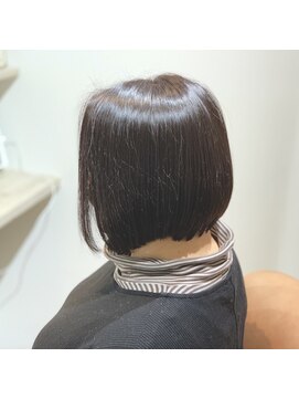 シアン(CyAN) 前下がりショートボブ