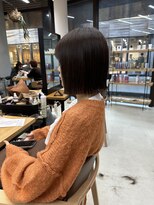 【mee.】ヤジマ　パツッとボブ　ブラウンからー