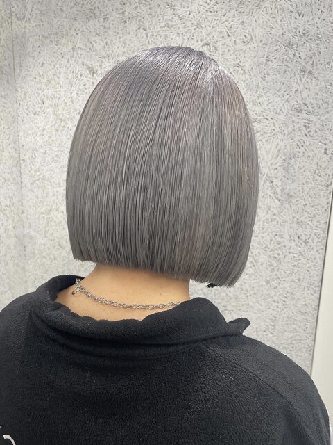 新宿ボブ　ハイトーンボブ　シルバーヘアー