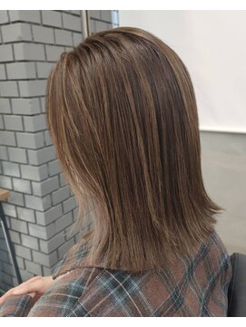 イキプラスディードットログ 大和八木駅前店(ikii+D.Log) 極細馴染ませハイライトで透明感グレージュ 橿原 大和八木