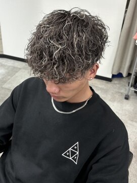 イーラ(era) スパイラルパーマメッシュスペインカール前下がり眉毛