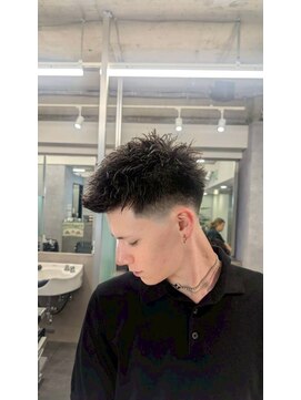 クロムトウキョウ ザ バーバー 新宿本店(CHROM TOKYO the Barber) スキンフェードジェットモヒカン