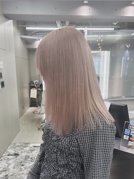 ジーナリア(Xena ria) 《Kaede》ほんのりピンクがかわいいピンクベージュ◎