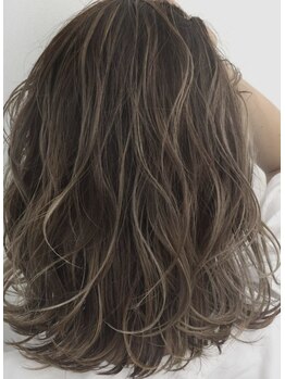 ヘアショップ ライフ(hair shop Life)の写真/ハイライトや、明るい髪色で目立たなくさせる♪ブリーチでも◎ダメージレスで、ツヤ感のある上品な髪色に♪