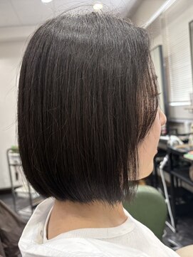 ラスター(LUSTER) サロン帰りのまとまりが続く♪毎日扱いやすい優秀ボブ