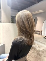 ロイ(roi)&nbsp;レイヤー　ハッシュカット　ベージュカラー