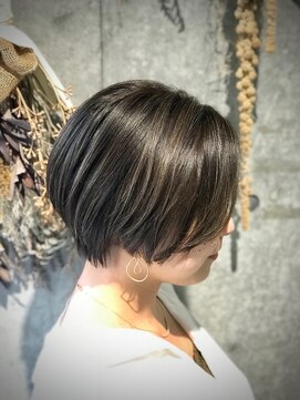 ユニコ(UNiCO) ハイライト前下がりボブ【大塚美容室UNiCO 髪質改善イルミナ】