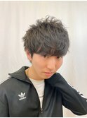 束感ショートマッシュ ツーブロックマッシュ グレージュカラー