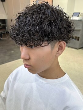 ウェイビーエフティフィフス 横浜西口(WAVEY ft.fifth) スペインカールラルフカールメンズパーマフェードメンズカット