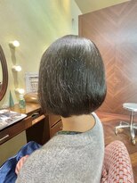 エルサフィロ ヨドヤバシ(el zafiro yodoyabashi)&nbsp;【el zafiro yodoyabashi】首周りスッキリロートーンボブ