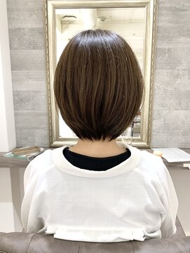 ラトゥーナ 西宮北口店(Ratuna) Ratuna【西宮北口】シルエットがキレイなショートボブ