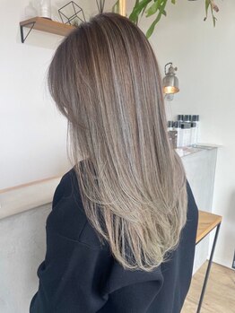 アーブル ヘアーアンドメイク(ARBRE)の写真/【ARBRE 豊明市】暗すぎずおしゃれを楽しめる色味を実現☆白髪ぼかしハイライトでグレイカラーも華やかに♪