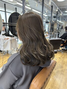 グロウ 丸の内(GLOW) グレージュオリーブベージュ顔周りカット韓国風前髪甲府美容室
