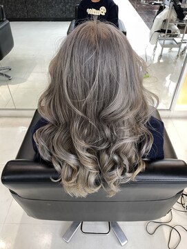 シャンプーボーイエイムス(SHAMPOO BOY aims) ブロンド　ブリーチ　ダブルカラー