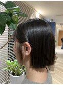 小顔切りっぱなし大人ボブイヤリングカラー