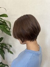 【ショート】スタイルに合わせたカラーデザインも！ショートヘアとハイトーンは相性◎