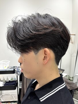 カルム(kalm) 毛流れセンターパートニュアンスパーマカルマヘアメンズパーマ