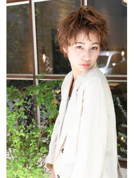 ルーシー(Lucy) 動きのあるカジュアルショート