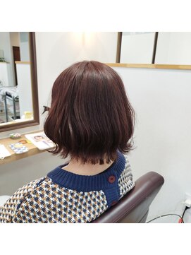 オズ エフ(ｏｚ ｆ［e・f］) ピンクブラウンカラーの外ハネボブスタイル