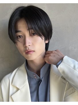 キュー(Cue_) 韓国風ナチュラルストレートセンターパート2【表参道】