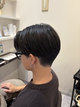 アナザーワールドココン(ANOTHER WORLD cocon) ナチュラルな刈り上げのセンターパート