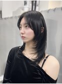 ミディアムレイヤーハッシュカット顔周りオリーブベージュ